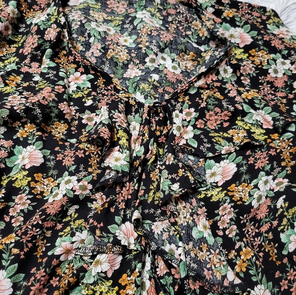 Front Tie Bell Sleeve Floral Blouse - Picture 2 of 4